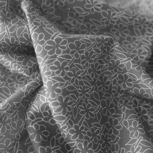 Minimalistinen Jenni Tuomisen Rauha-kuosi harmaassa kotimaisessa puuvillahuivissa