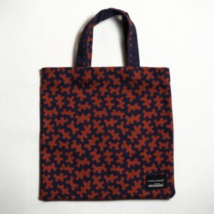 Kulttuurikassi Yleispätevä -kuosilla ruskea-sinimusta